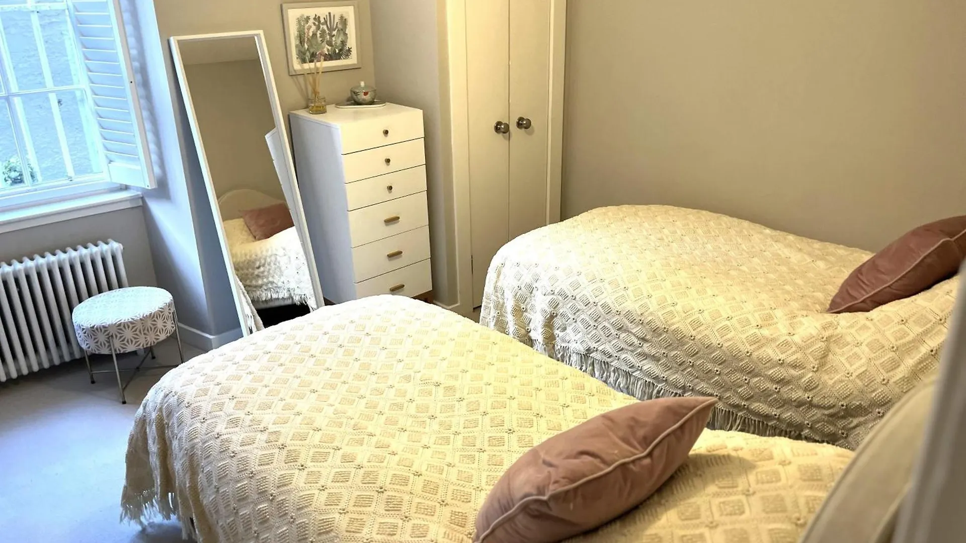 Apartman Joivy Vibrant Home Near Calton Hill Edinburgh
