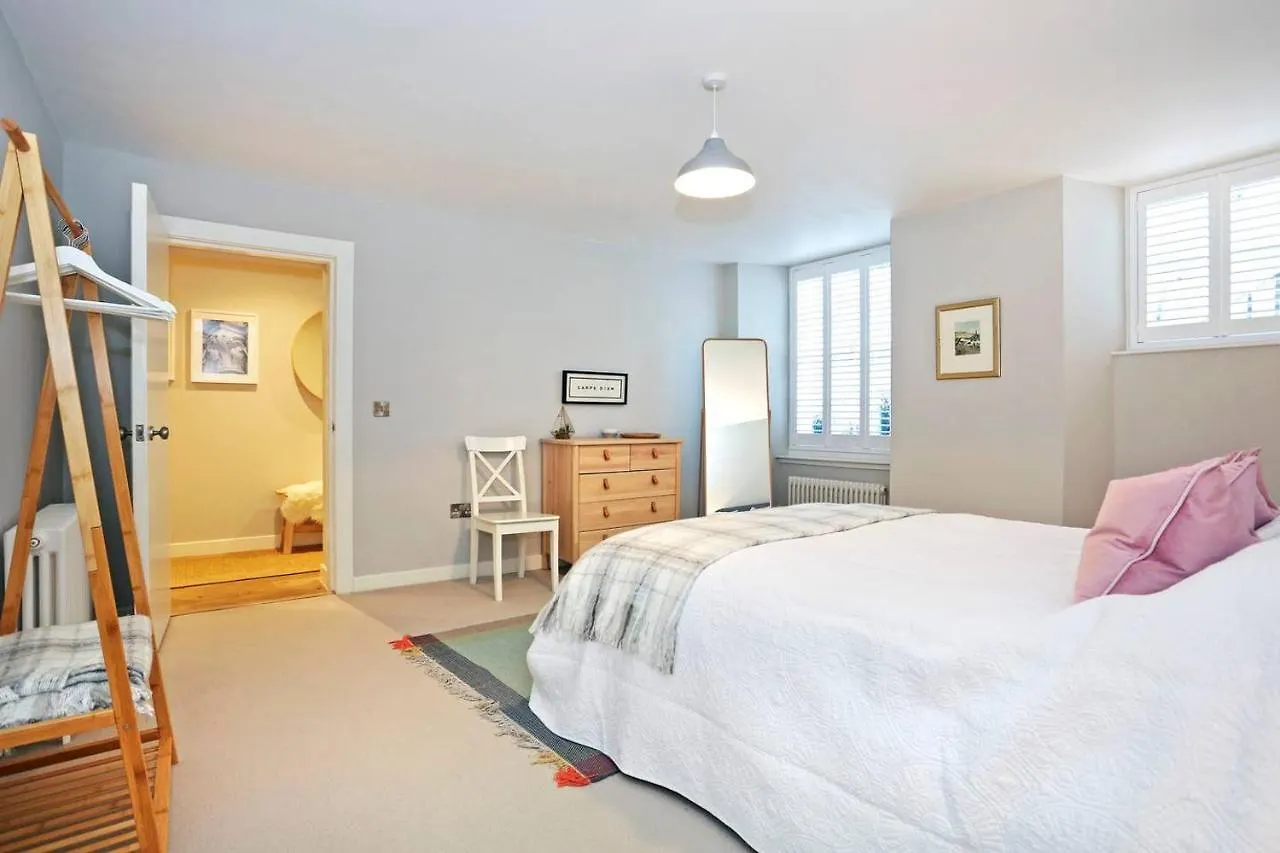 Joivy Vibrant Home Near Calton Hill Edinburgh 0*,