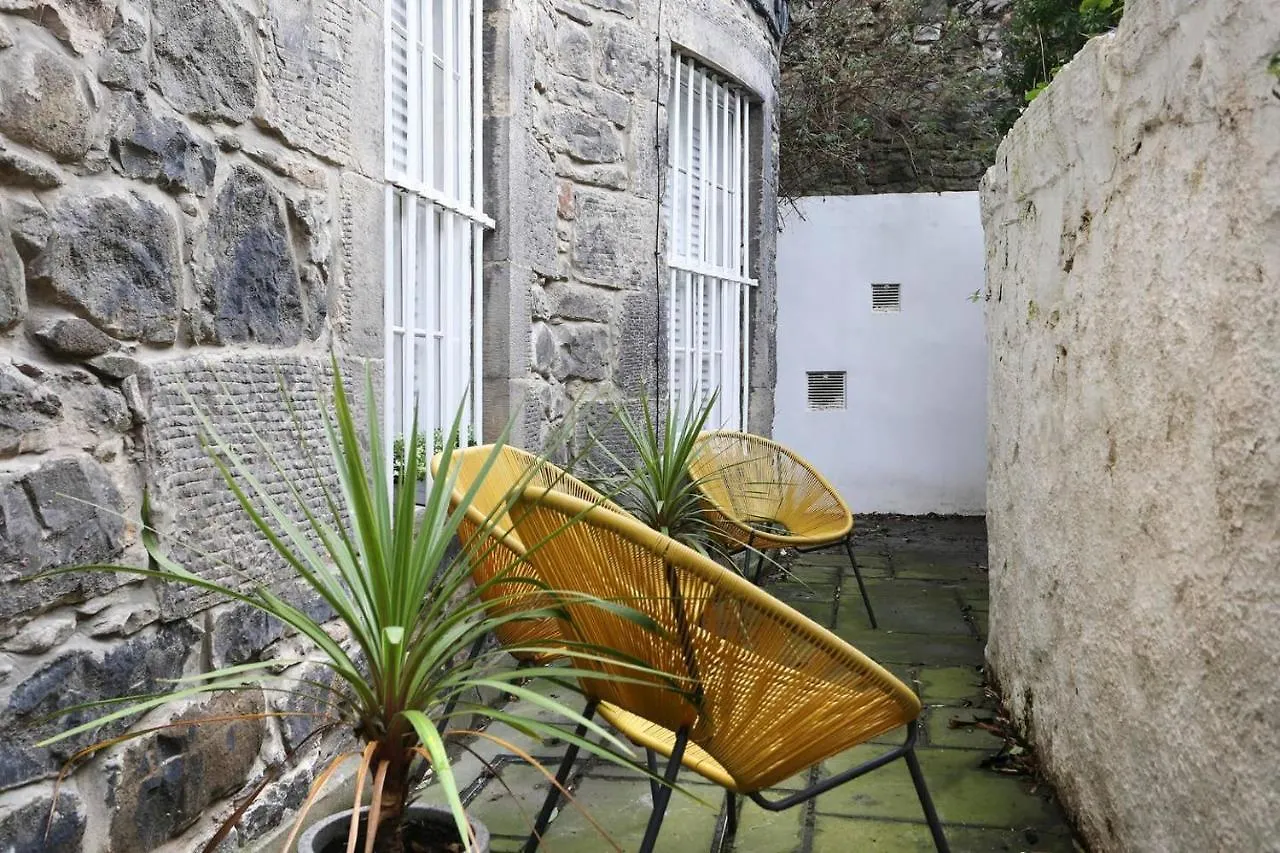 Joivy Vibrant Home Near Calton Hill Edinburgh 0*,