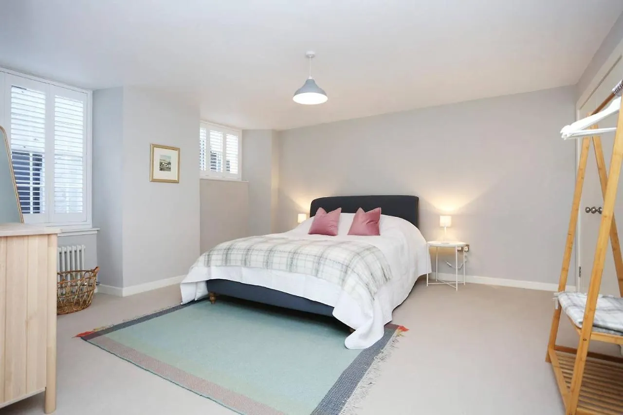 Apartman Joivy Vibrant Home Near Calton Hill Edinburgh