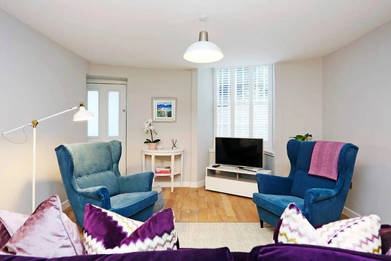 Joivy Vibrant Home Near Calton Hill Edinburgh 0*,  United Kingdom