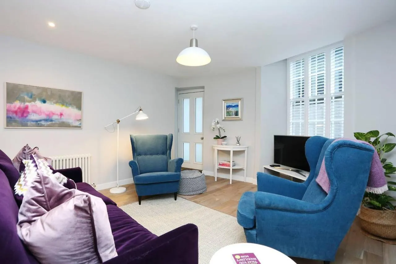 Joivy Vibrant Home Near Calton Hill Edinburgh Apartment