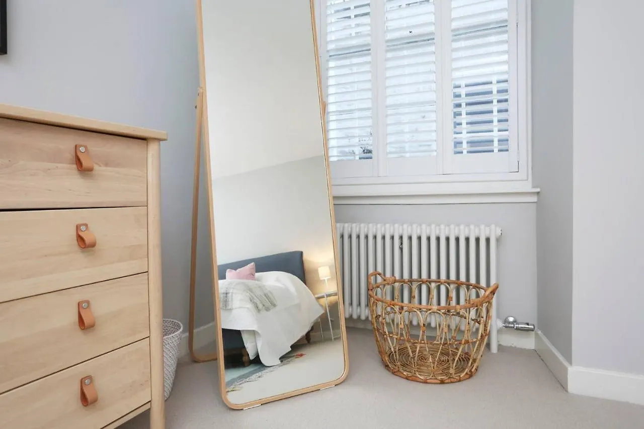 Joivy Vibrant Home Near Calton Hill Edinburgh Apartment